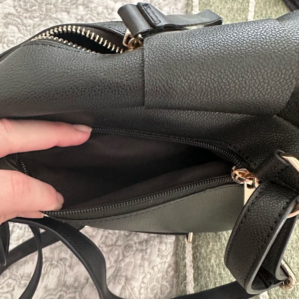 Elegant Black Leather Backpack 🖤🌷 - Picture 4 of 6